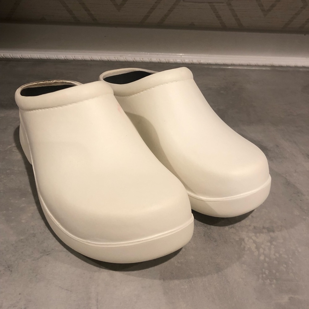 Klogs white nursing shoes womens size 5
